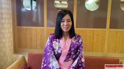 Een 41 jarige Japanse vrouw bedriegt haar man en de jongens hebben seks voor geld. Aziatische teef houdt van zwarte harige kut seks, tatoeages en blowjobs. masturberen staande doggy IFOM OSAKAPORN